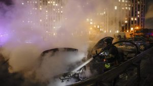 Двама загинаха и 21 души бяха ранени при руски балистични удари по Киев