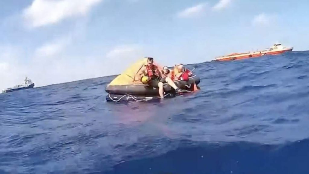 Български моряци са евакуирани след пожар на кораб в Мексиканския залив
