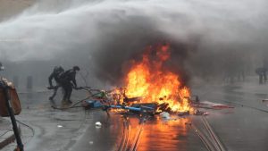 Сблъсъци между полицията и протестиращи избухнаха в Брюксел
