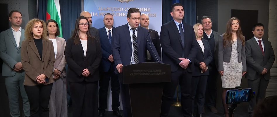 ДБ внася в парламента декларация, с която да се потвърди, че няма да изпращаме войници в Украйна
