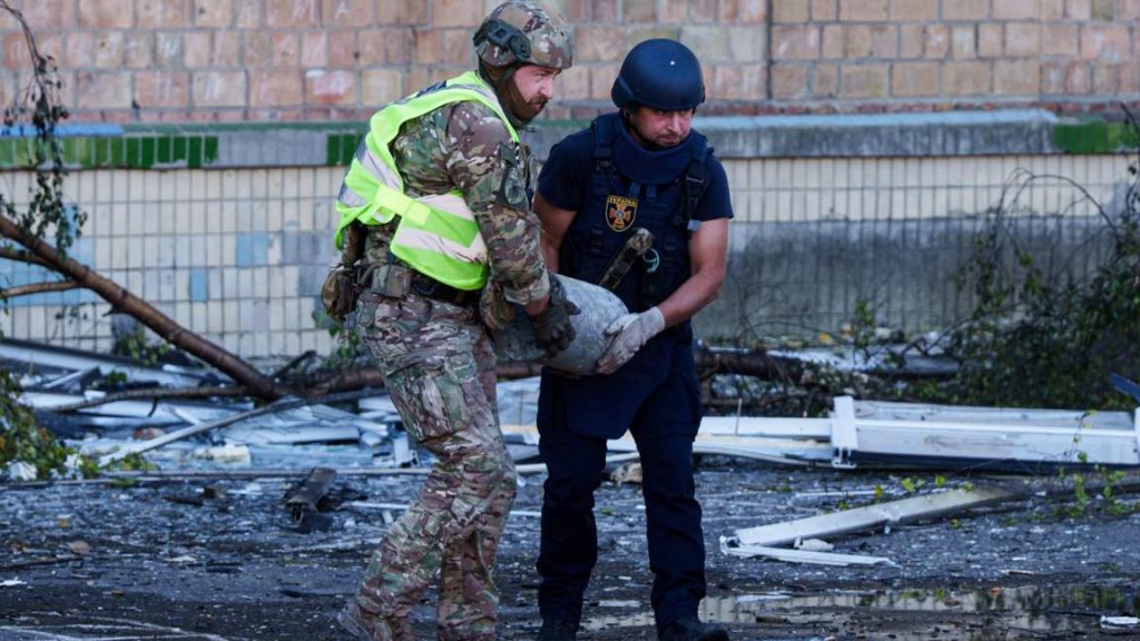 Русия нанесе удар по ключов мост над Днепър в Киев