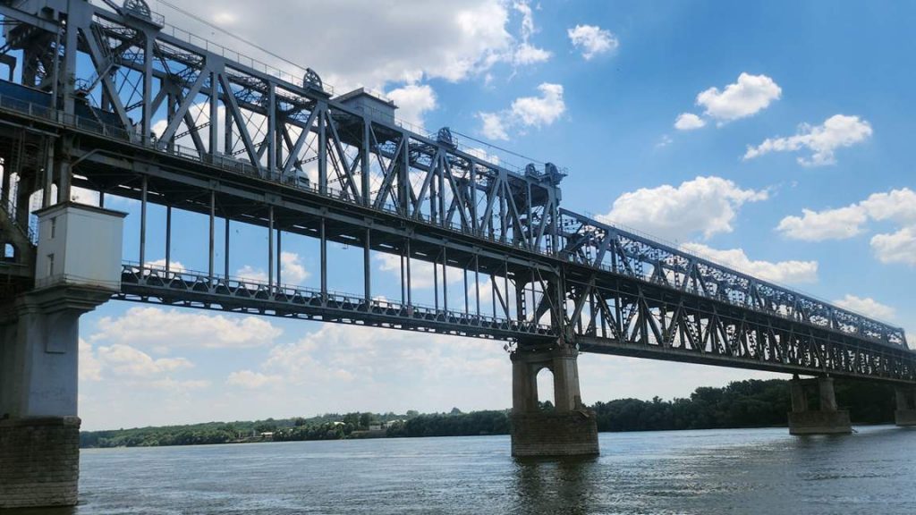 Временно ограничават движението по Дунав мост