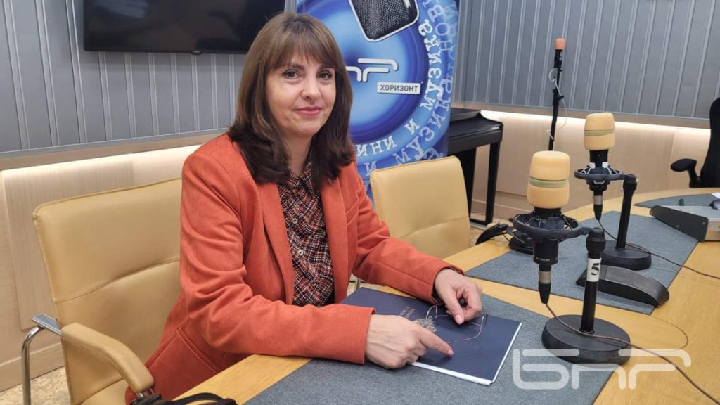 Министър Ефремова: Ще предложа МРЗ да бъде с максималния размер 672,80 евро