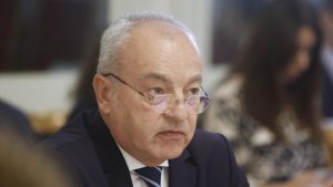 Гълъб Донев: Няма да проверяваме домовете за домашна ракия, спорните текстове ще бъдат променени