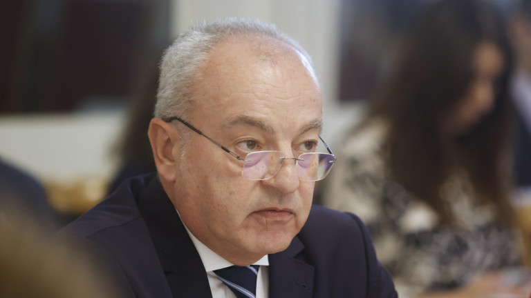 Гълъб Донев: Няма да проверяваме домовете за домашна ракия, спорните текстове ще бъдат променени