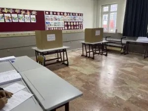Рекордно ниска избирателна активност в съседна Турция – празни секции и коридори