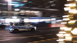 BMW се вряза в група хора край Хановер, заподозрените избягаха