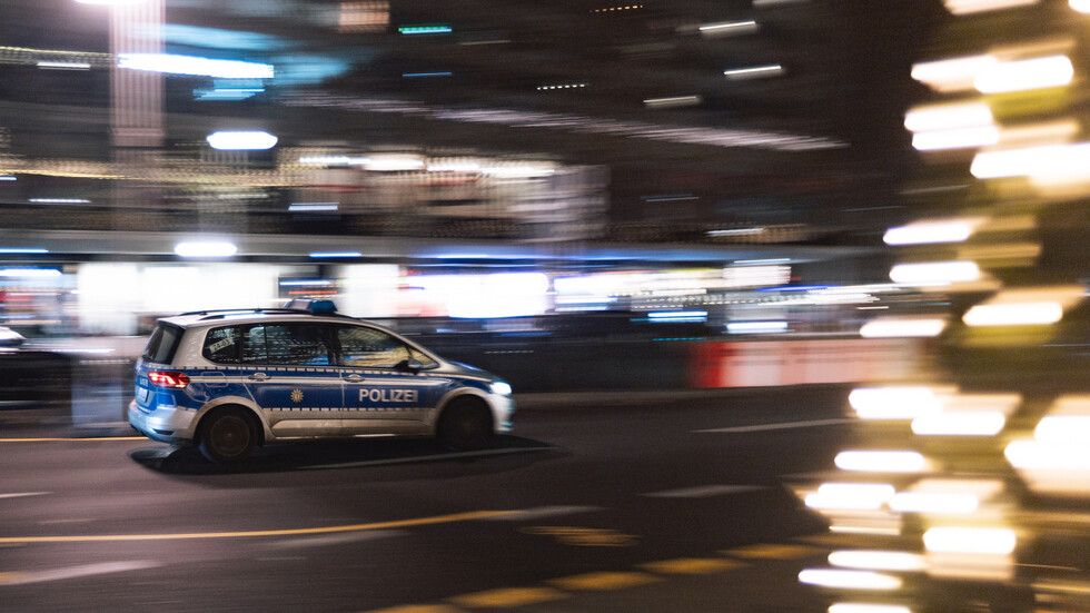 BMW се вряза в група хора край Хановер, заподозрените избягаха