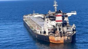 Русия съобщи, че е поразила товарен кораб в Черно море